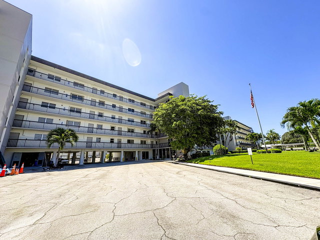 Starlite Condo photo 3